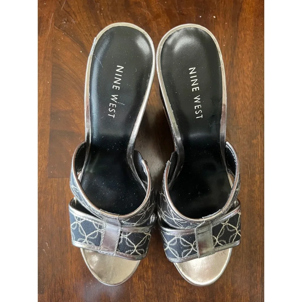 Nine West NWJUGI Wedge Sandals Silver Black Geometric Embroidered Slide Heels 7M